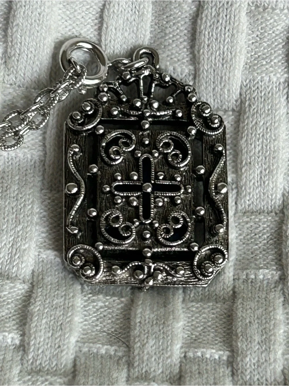 Sarah Coventry "Roman Holiday" Reversible  Blue Stone Filigree Pendant Necklace6 - Picture 5 of 8